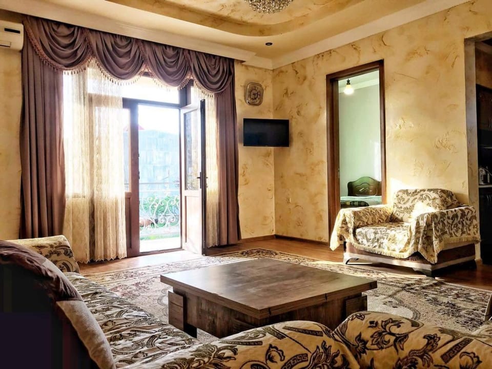 Dom Fridon Angisa 1pereulok # 17 Bed and Breakfast in Batumi