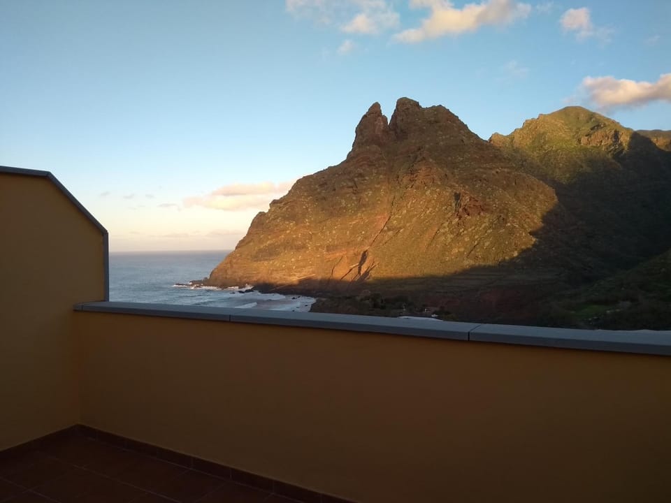 Mountain view, Sea view