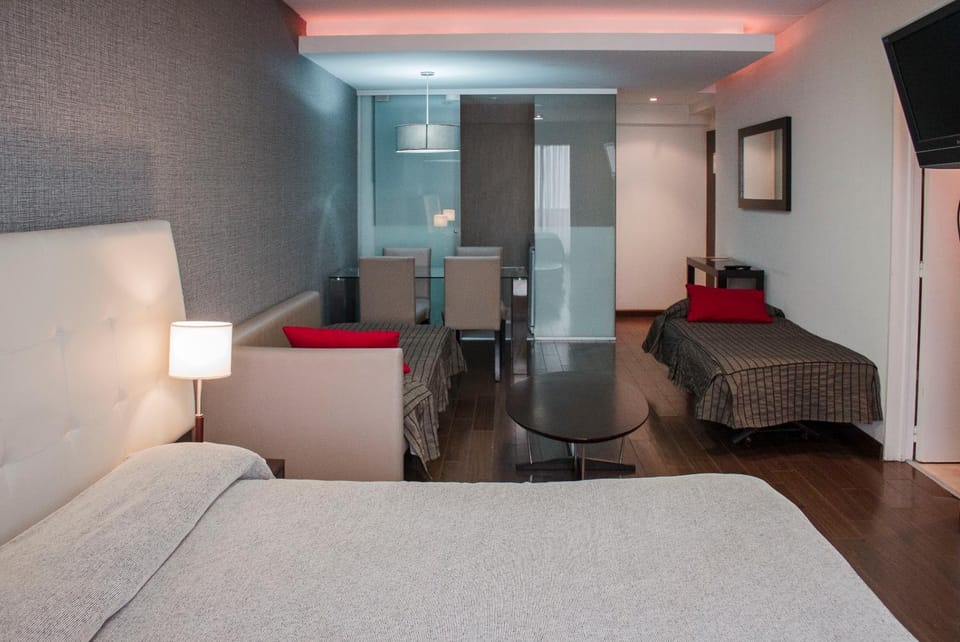 Bed, TV and multimedia, Living room, Photo of the whole room, Seating area, Bedroom