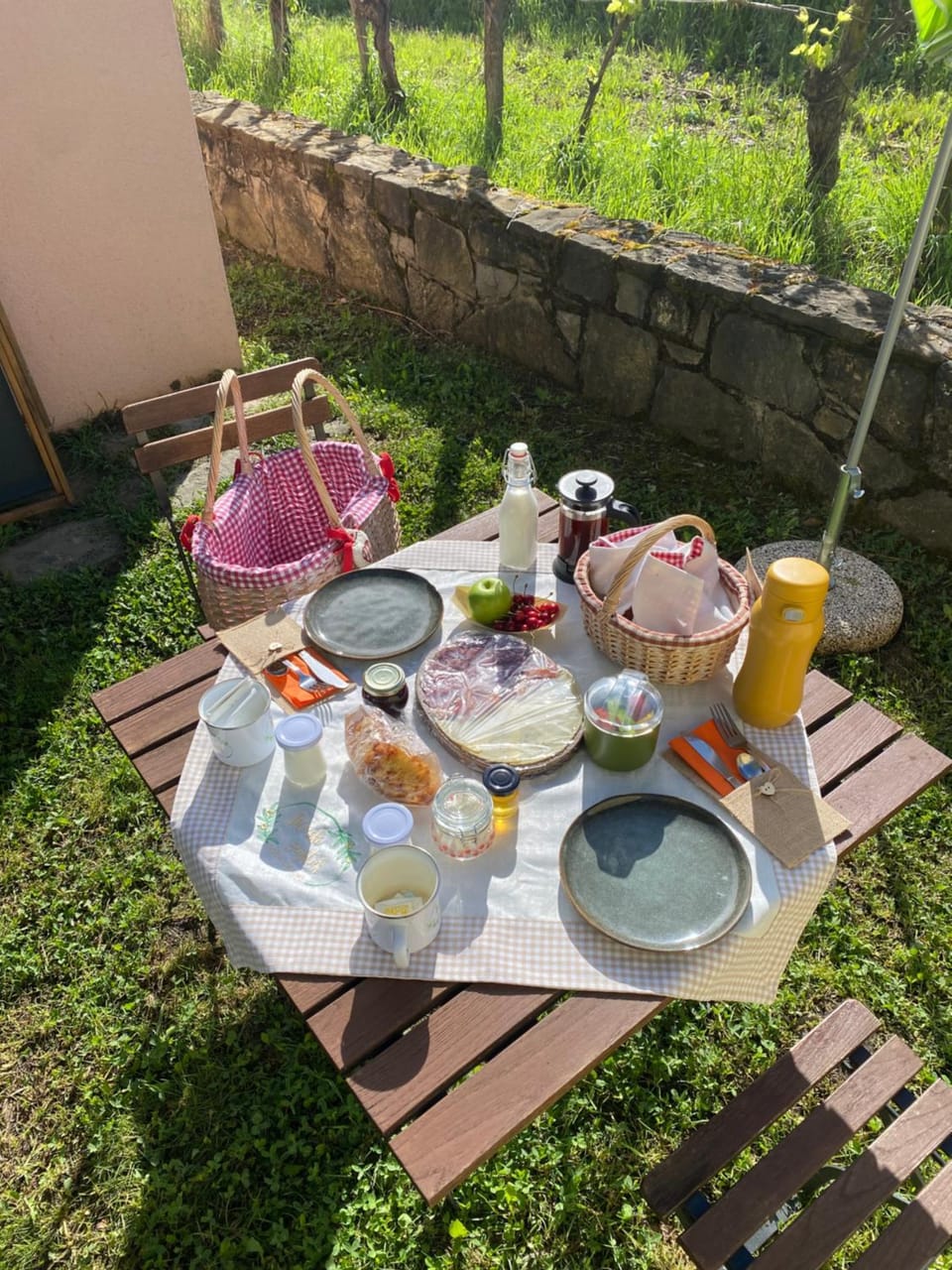 Food and drinks, Dining area, Garden view, Breakfast