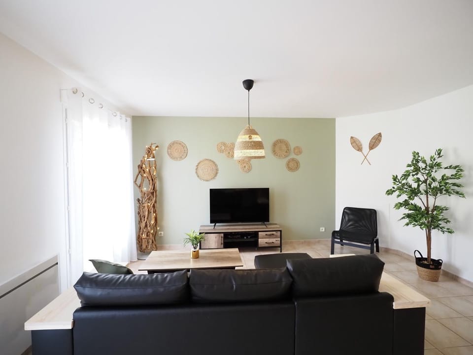 Communal lounge/ TV room