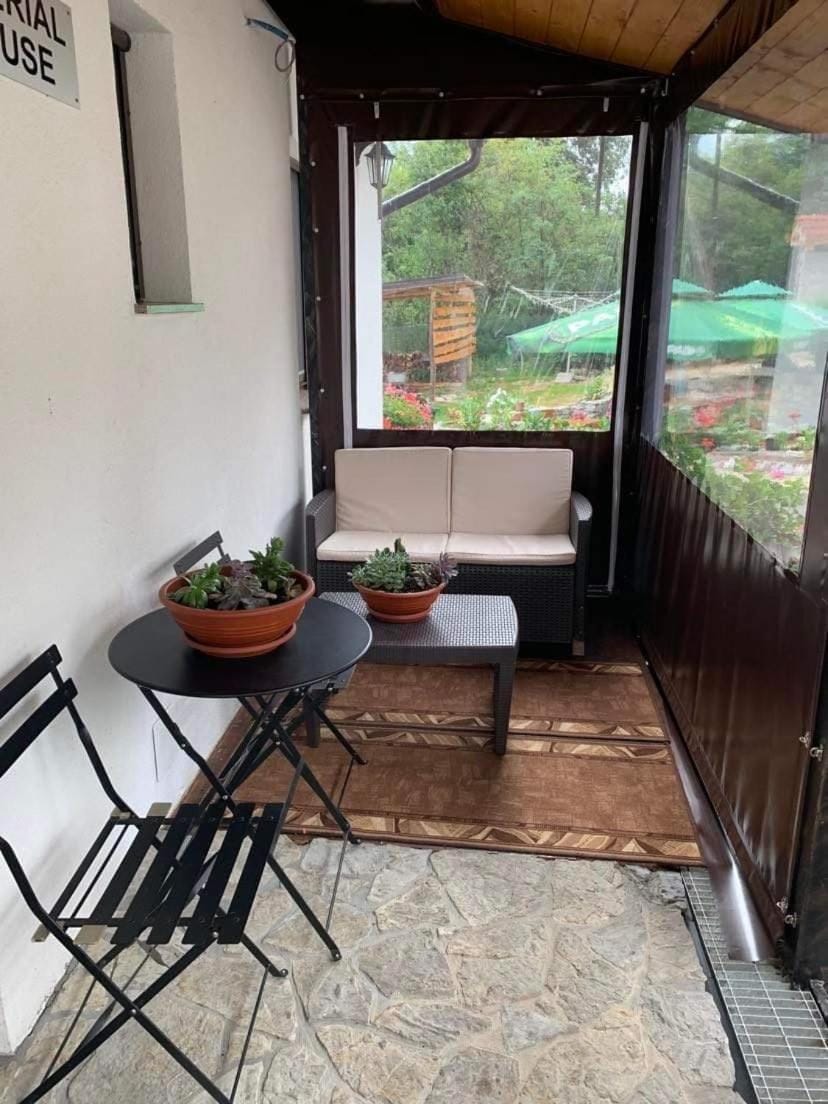 Rooms Imperial House Bed and Breakfast in Jezerce