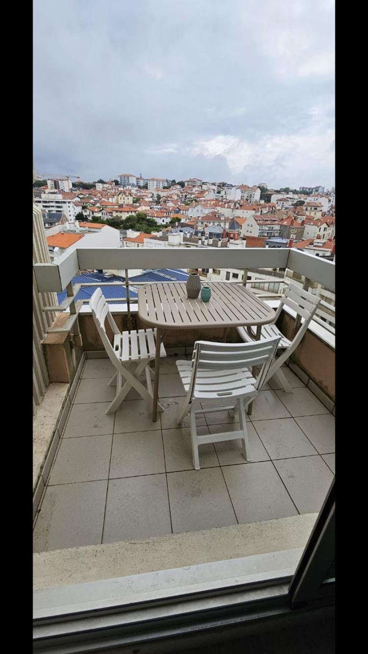 View (from property/room), Balcony/Terrace, City view