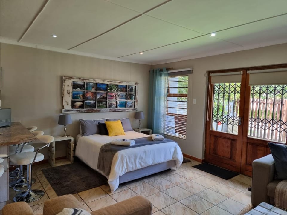 Dolphins Self-Catering Accommodation Apartment in Western Cape