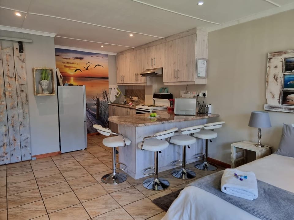 Dolphins Self-Catering Accommodation Apartment in Western Cape