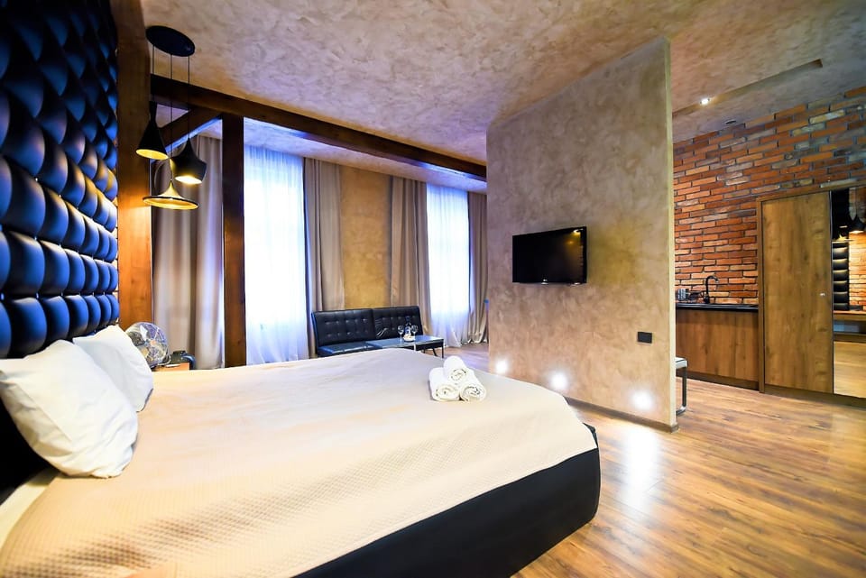 Bed, TV and multimedia, Photo of the whole room