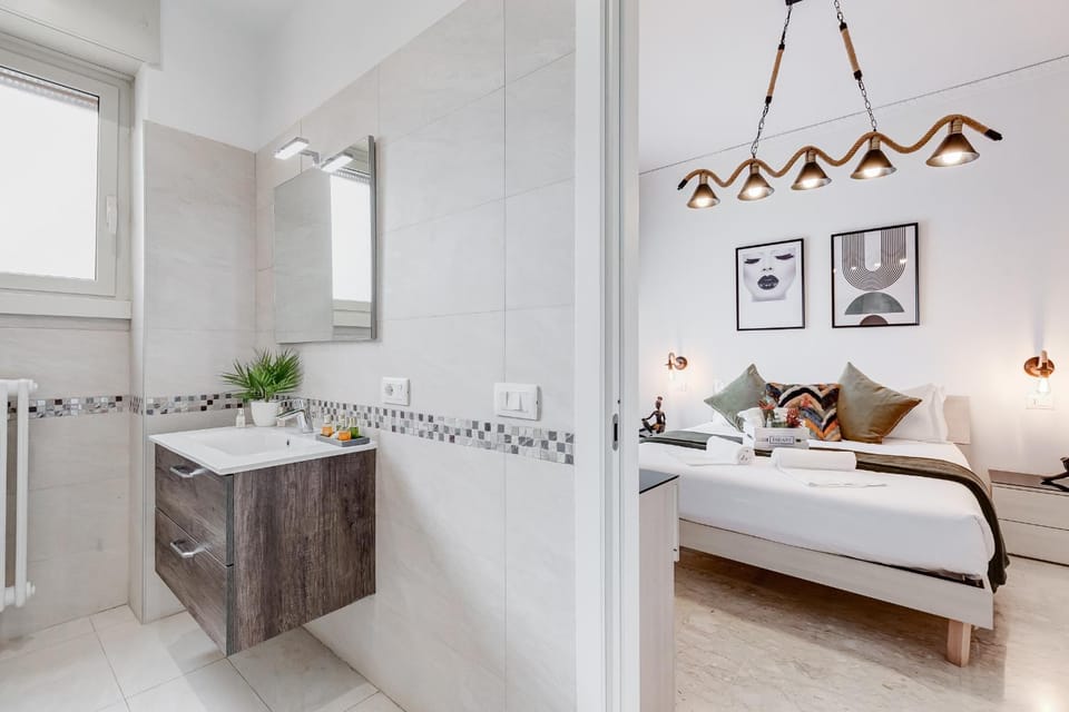 Bed, Bathroom