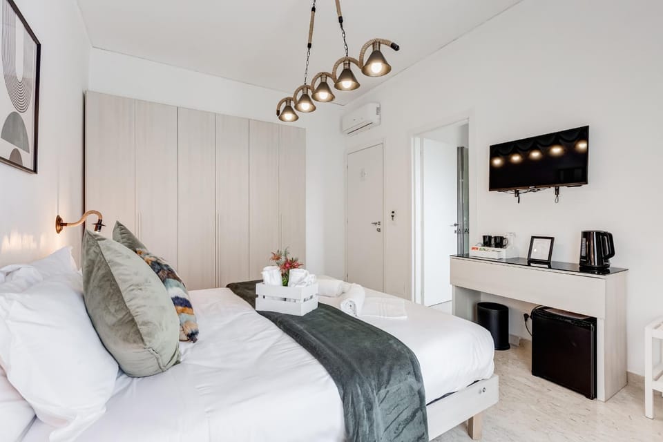 Bed, TV and multimedia