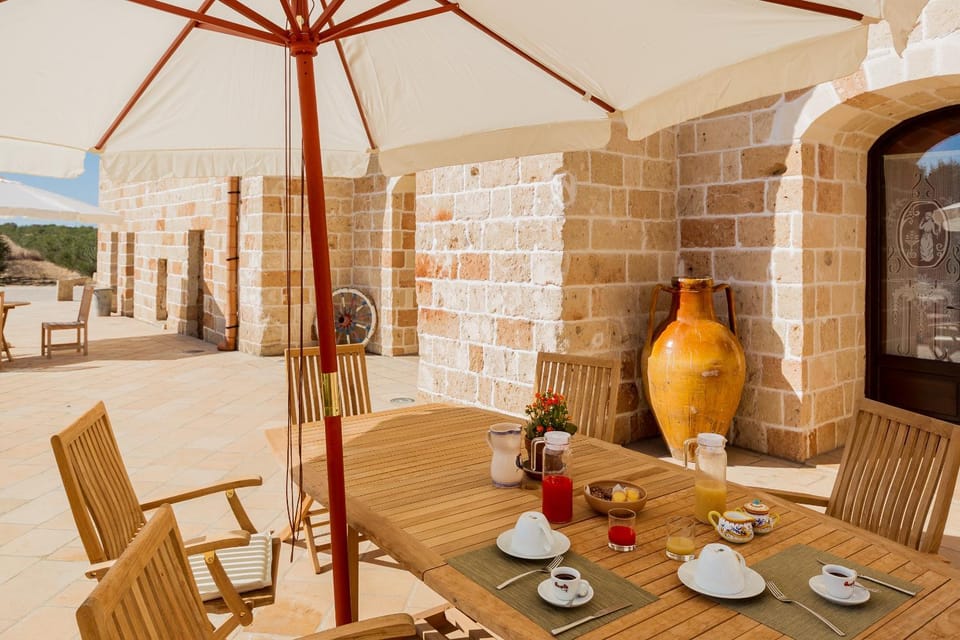 Property building, Breakfast