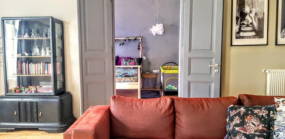 Library, TV and multimedia, Living room, Seating area, Bedroom, cot, Family