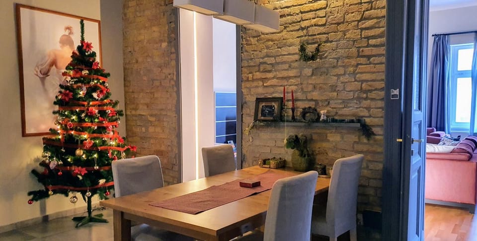 Winter, Kitchen or kitchenette, Seating area, Dining area, Seasons