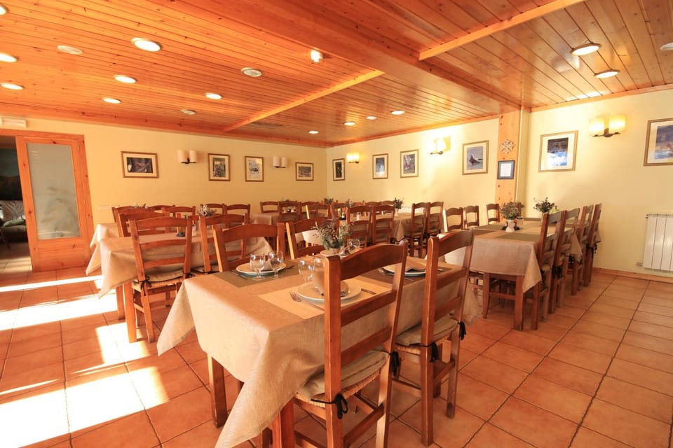 Restaurant/places to eat, Dining area, Meals, Lunch, Dinner