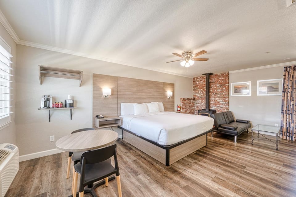 Harbor House Inn Hotel in Morro Bay