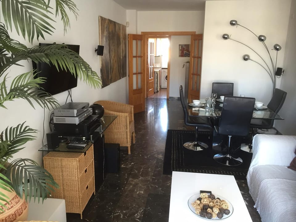 Living room, Photo of the whole room