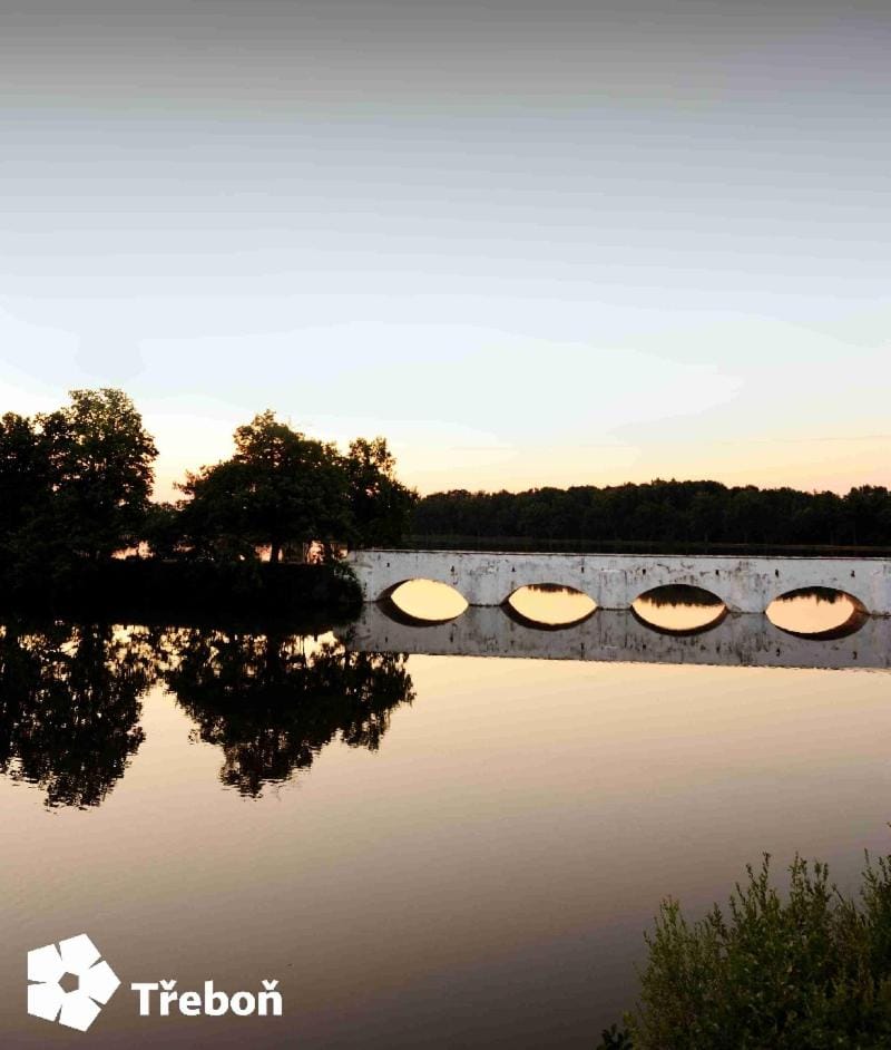Nearby landmark, Neighbourhood, Lake view