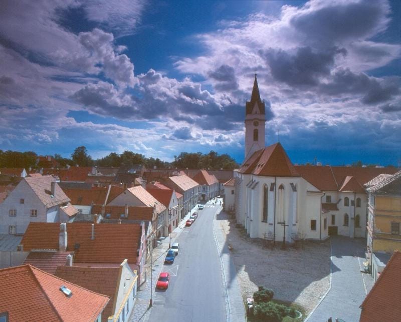 Neighbourhood, Landmark view