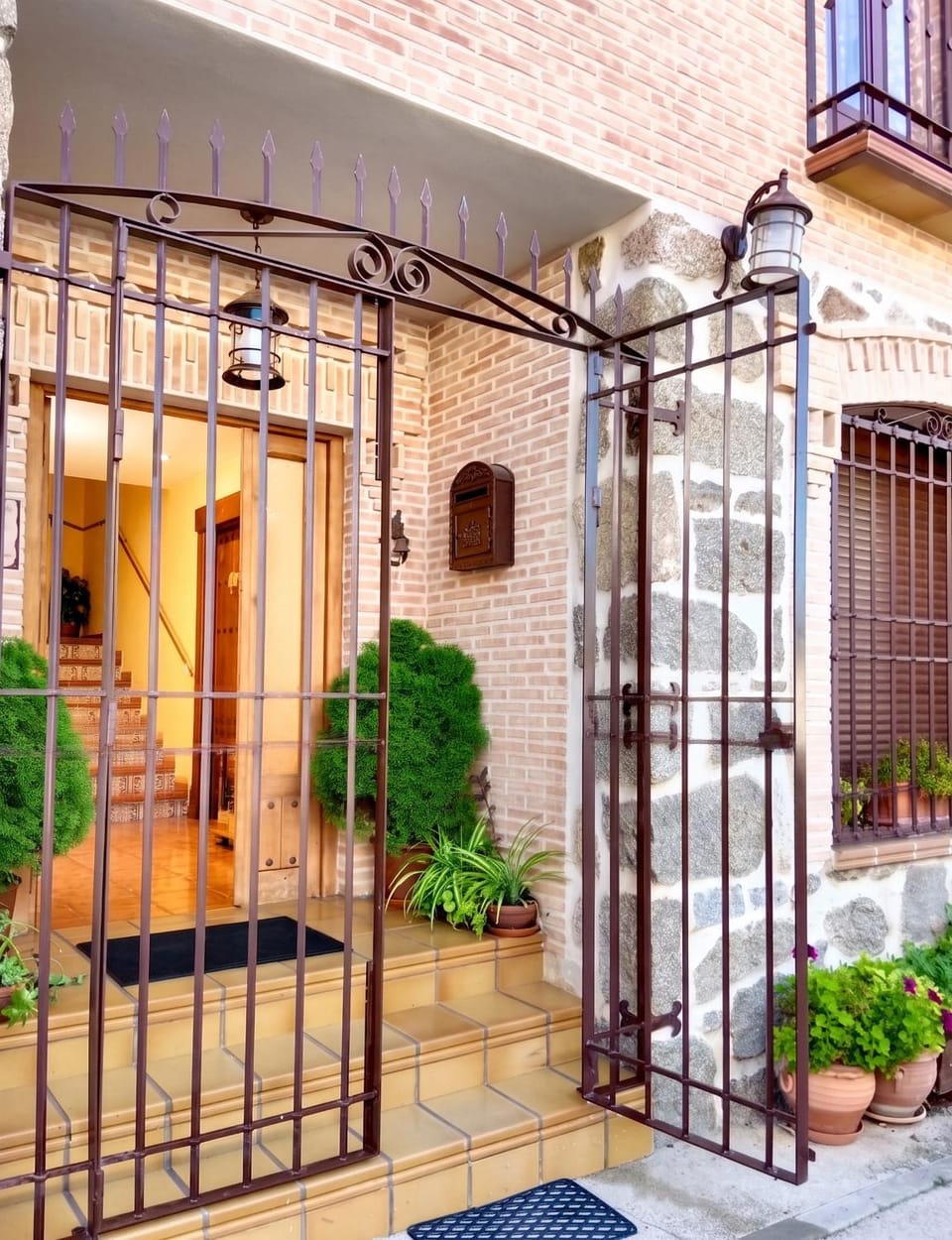Facade/entrance