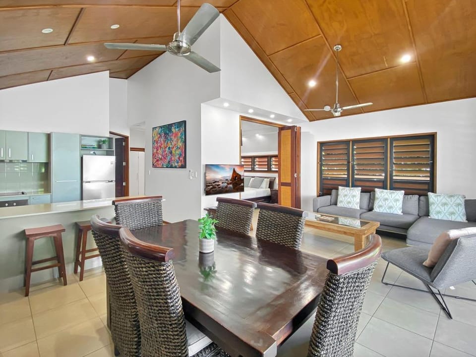 Pure Magnetic Villa 9 Villa in Yates Street