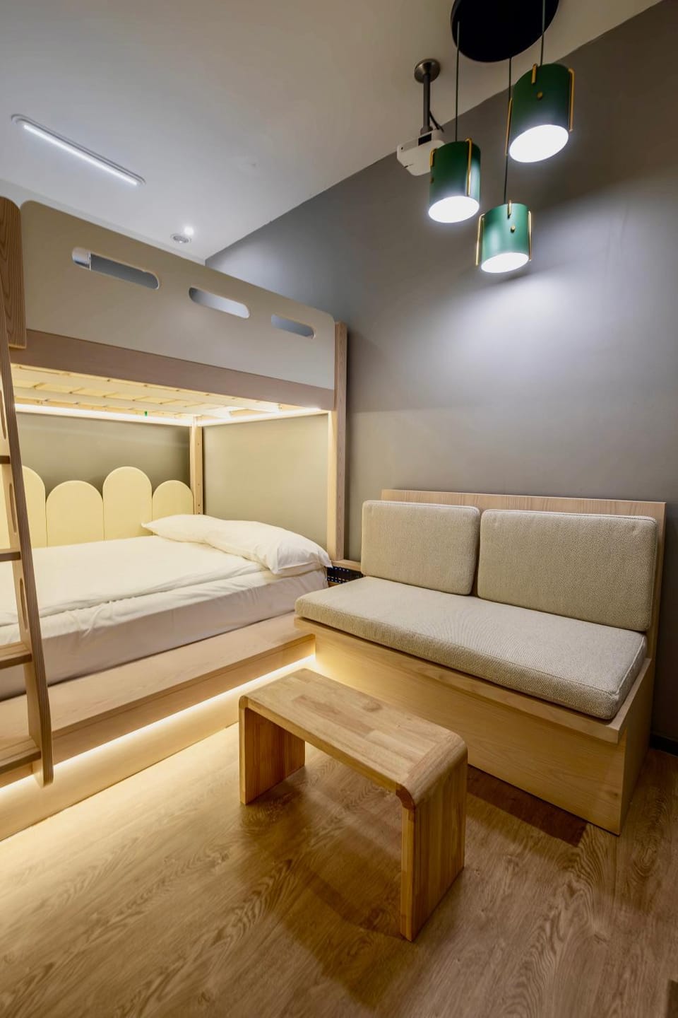 Bed, Seating area, Bedroom