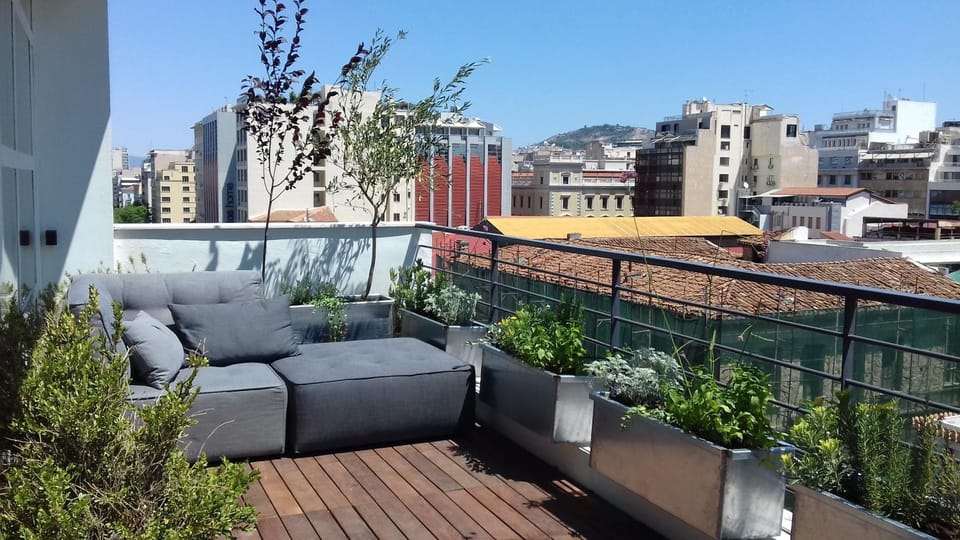 Property building, Garden, Balcony/Terrace, On site, City view, Landmark view, Mountain view, Street view