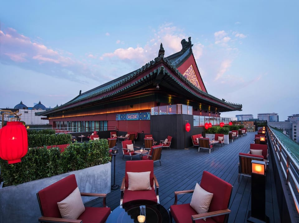 Restaurant/places to eat, Restaurant/places to eat, Lounge or bar, Food and drinks, City view, Sunset