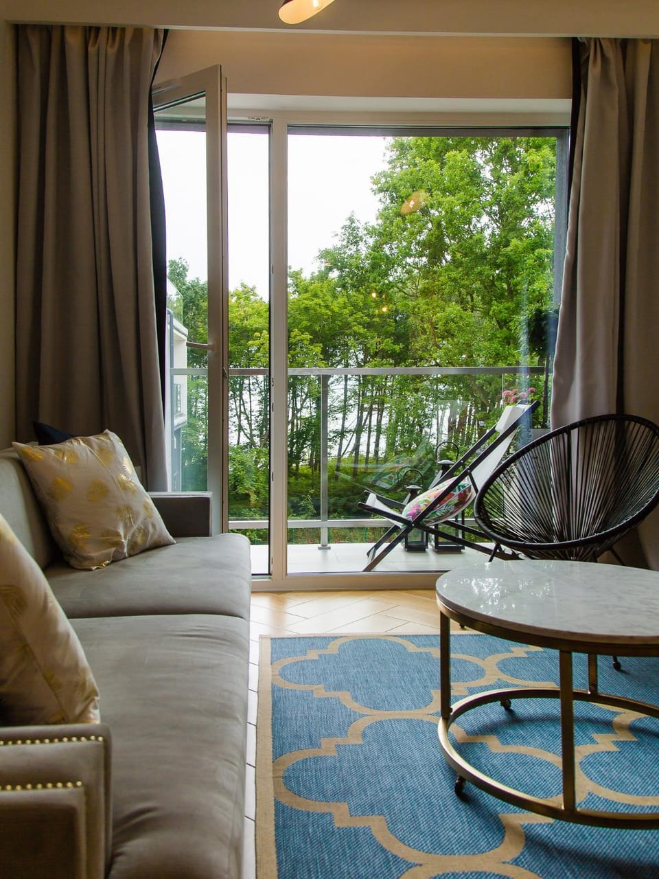 Living room, Photo of the whole room, Decorative detail, Sea view
