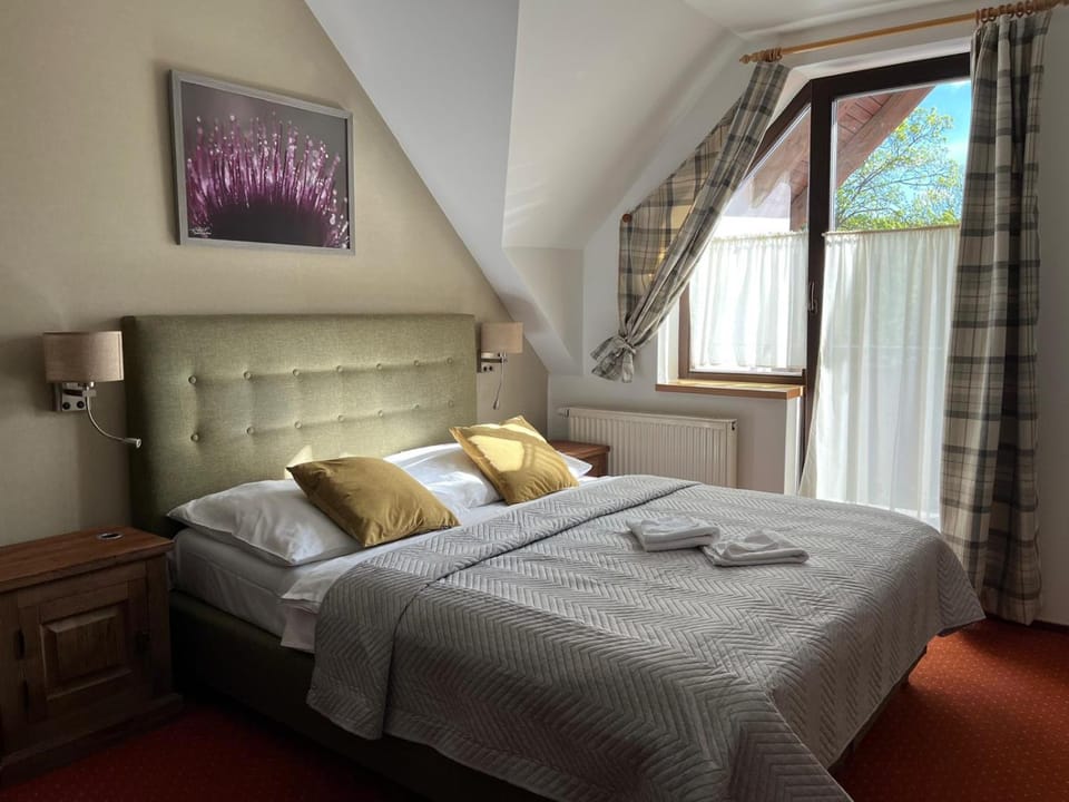 Bed, Photo of the whole room, pet friendly, safe