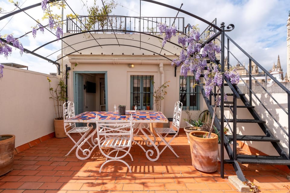 View (from property/room), Balcony/Terrace, Dining area