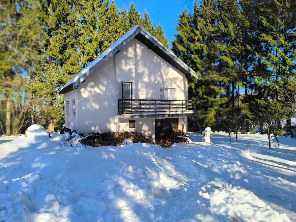 Property building, Day, Natural landscape, Winter, Ski School, Skiing