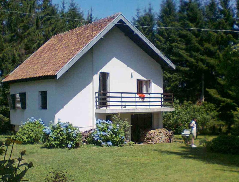 Property building, Spring, Day, Natural landscape, BBQ facilities, Garden, Balcony/Terrace, On site, Garden view