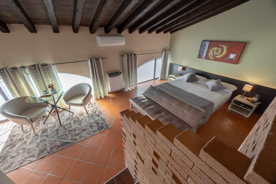 Bed, Photo of the whole room, Seating area, Bedroom, air conditioner