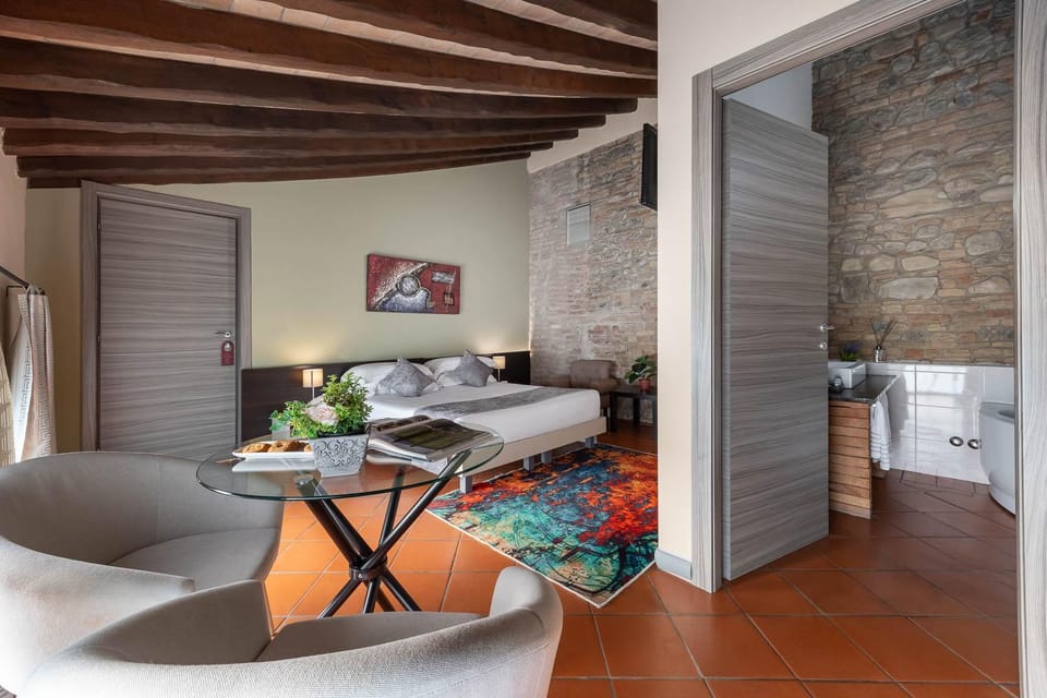 Photo of the whole room, Seating area, Bedroom