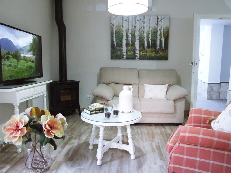 Summer, TV and multimedia, Lounge or bar, On site, Sunset