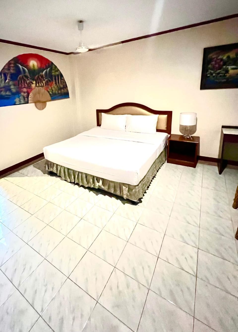 Lewiinski's Hotel Bed and Breakfast in Pattaya City