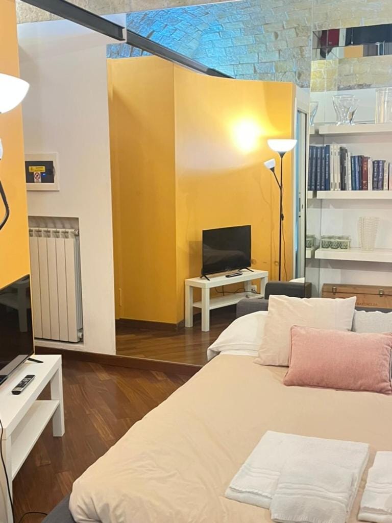 The Ancient Wall Apartment in Rome
