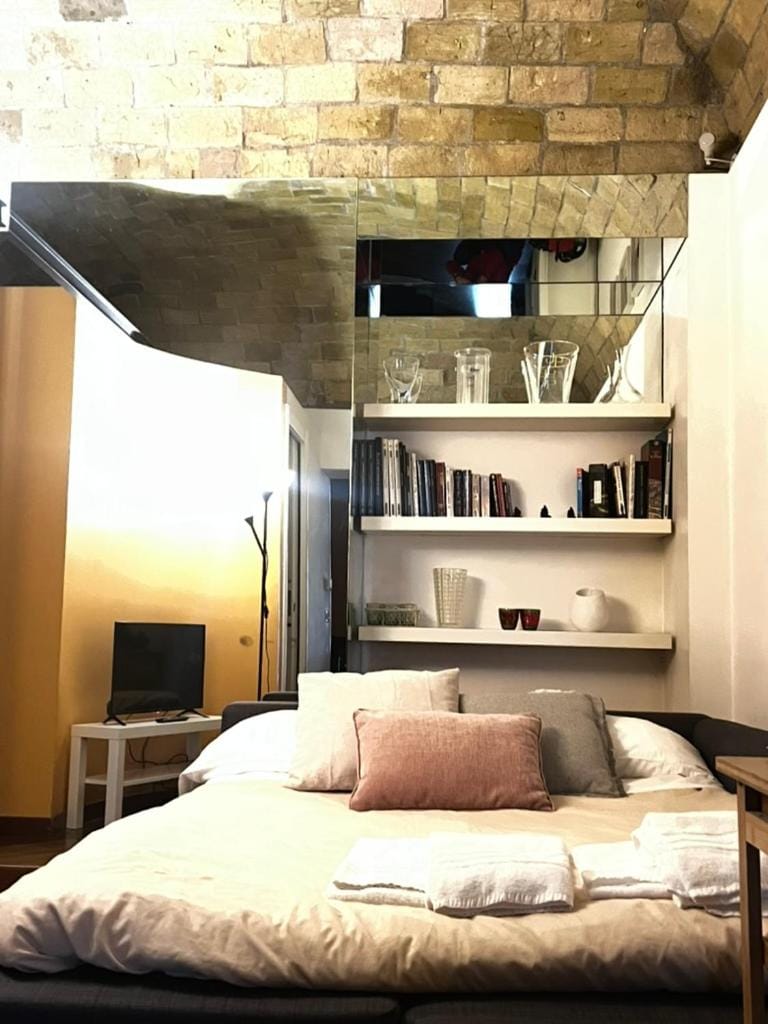 The Ancient Wall Apartment in Rome