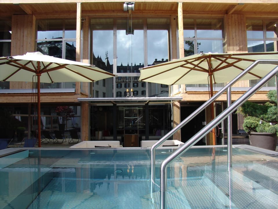 Property building, Day, Pool view, Swimming pool