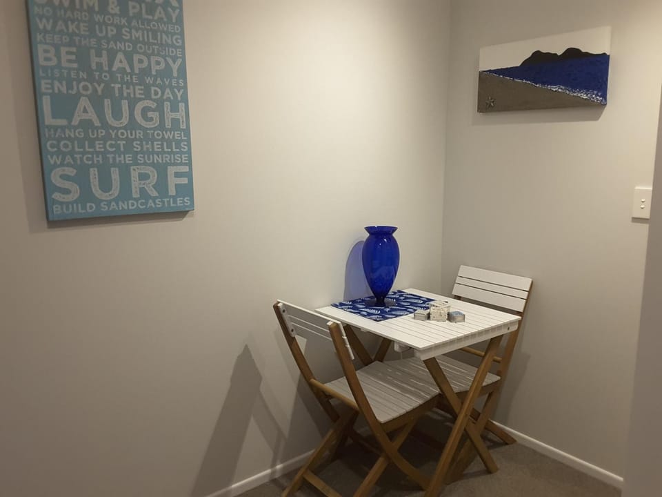 Coffee/tea facilities, Kitchen or kitchenette, Dining area