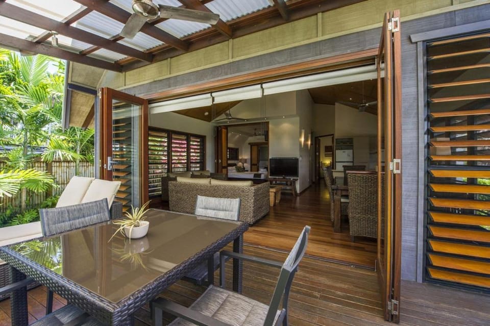 Pure Magnetic Villa 6 Villa in Yates Street