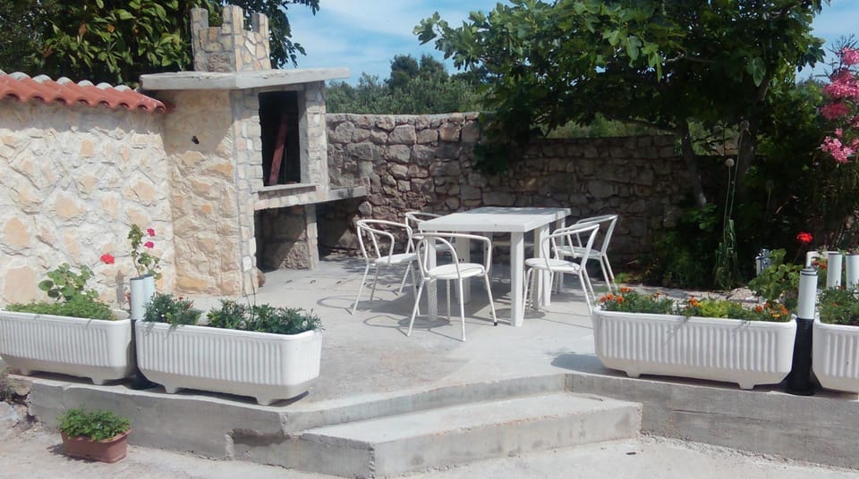 Property building, Patio, BBQ facilities, Balcony/Terrace
