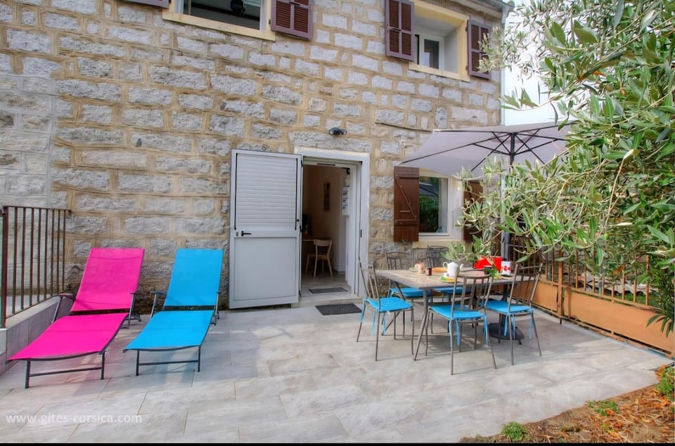 Patio, Dining area