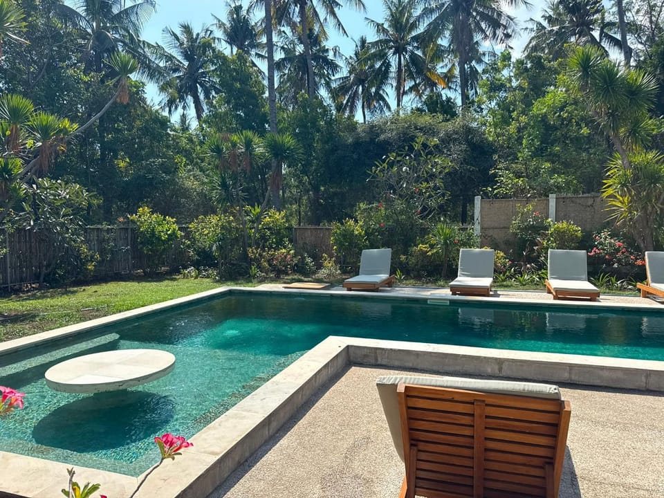 Day, Natural landscape, Garden view, Pool view, Swimming pool, sunbed