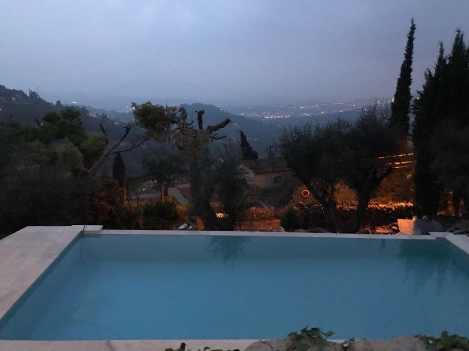 City view, Sea view, Swimming pool