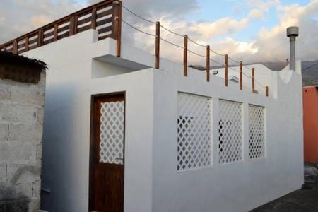 Facade/entrance, Off site
