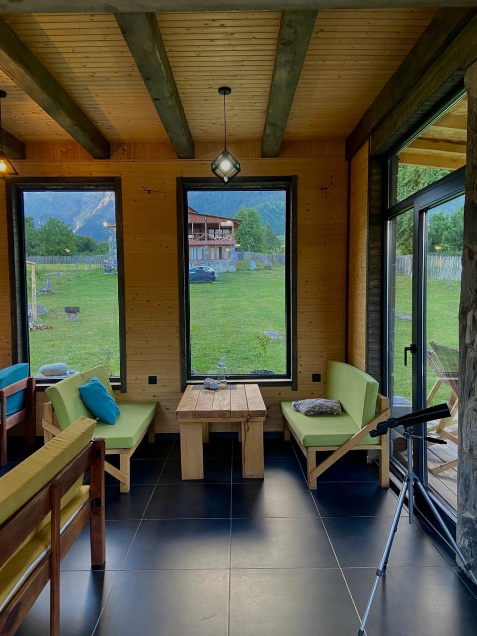Restaurant/places to eat, Coffee/tea facilities, Seating area