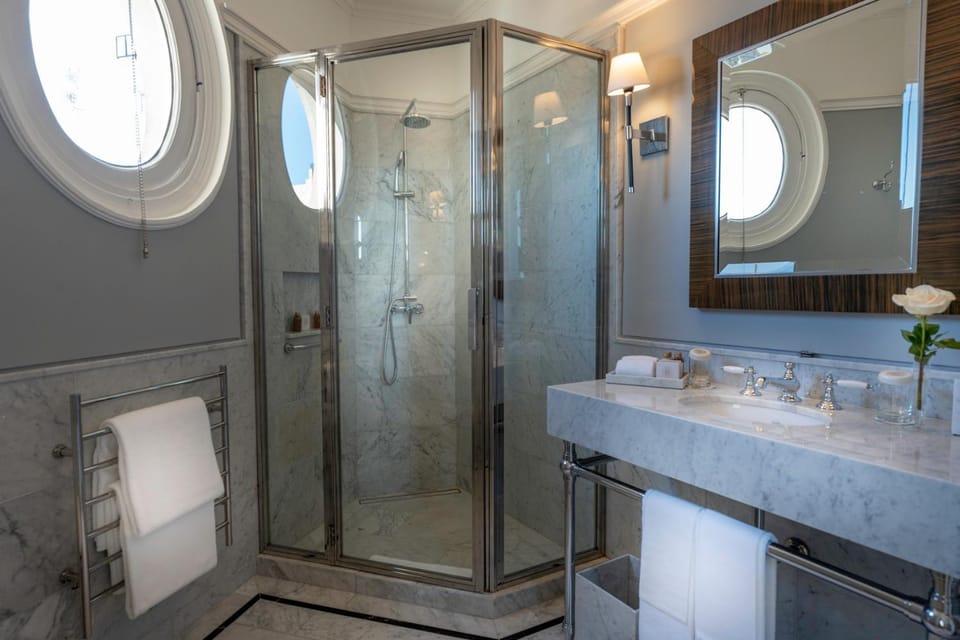 Shower, Bathroom, towels