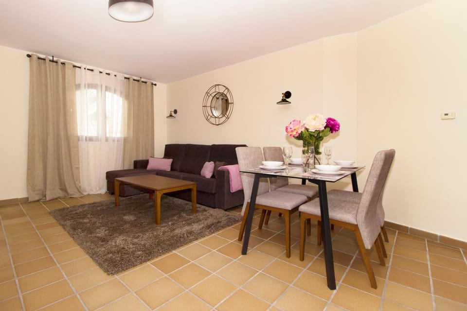 Communal lounge/ TV room, Living room, Banquet/Function facilities, Dining area