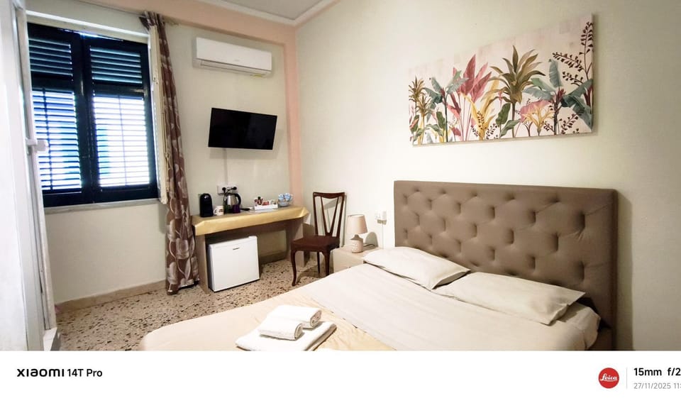 TV and multimedia, Coffee/tea facilities, minibar, towels, air conditioner