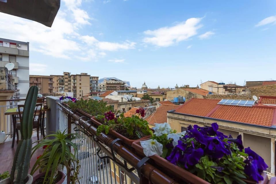 Property building, View (from property/room), Balcony/Terrace, City view