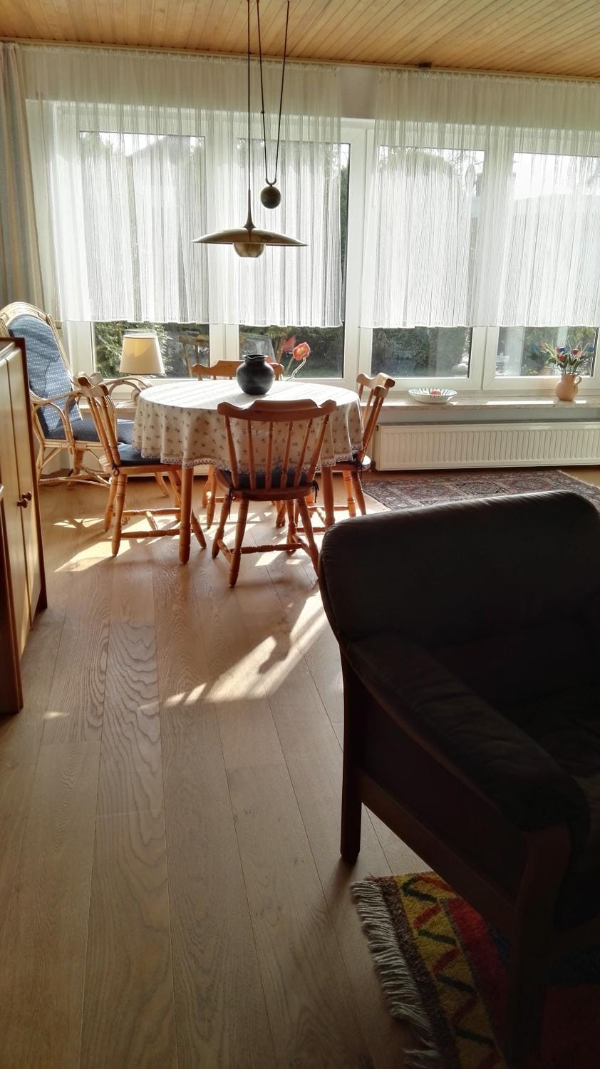 Photo of the whole room, Decorative detail
